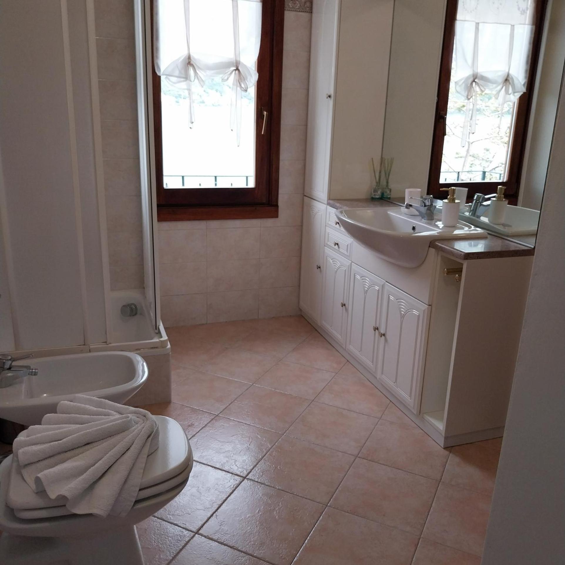 Casa Peppo Apartman Lezzeno Kültér fotó